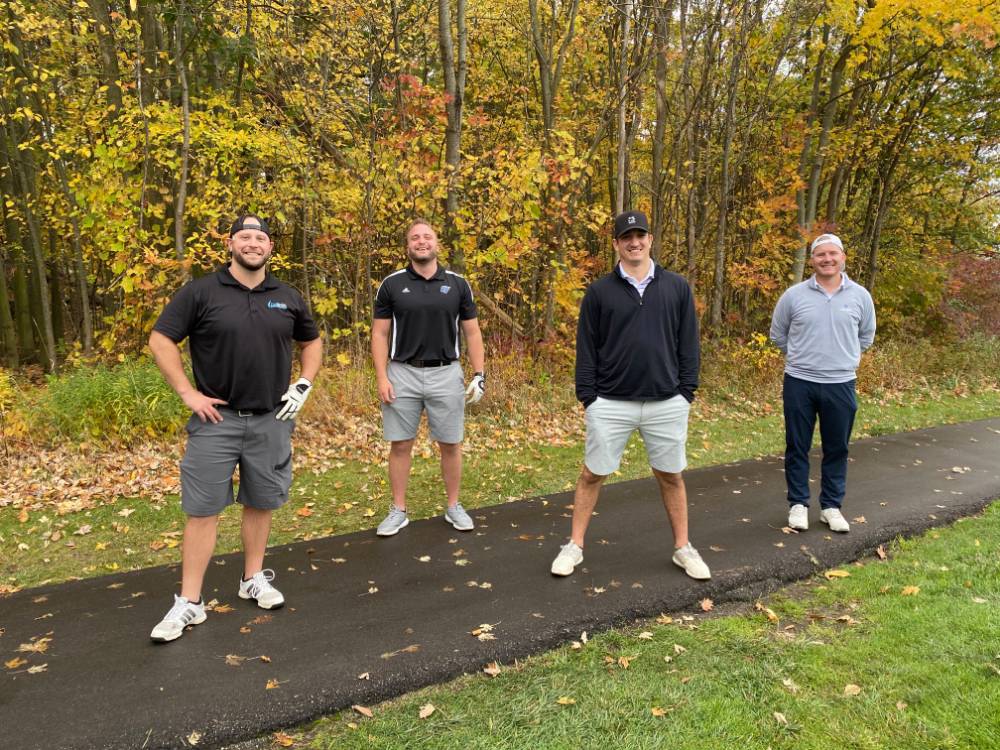 Group of alumni by golf course